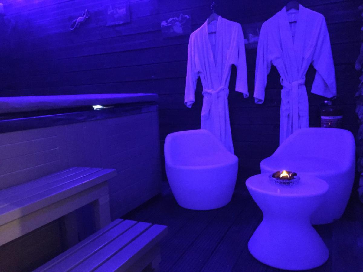 Jacuzzi Prive Chambre Et Table D Hotes Vauvert Luaran gambar